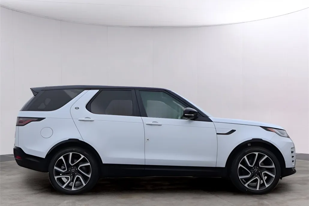 2025 Land Rover Discovery SE photo 1