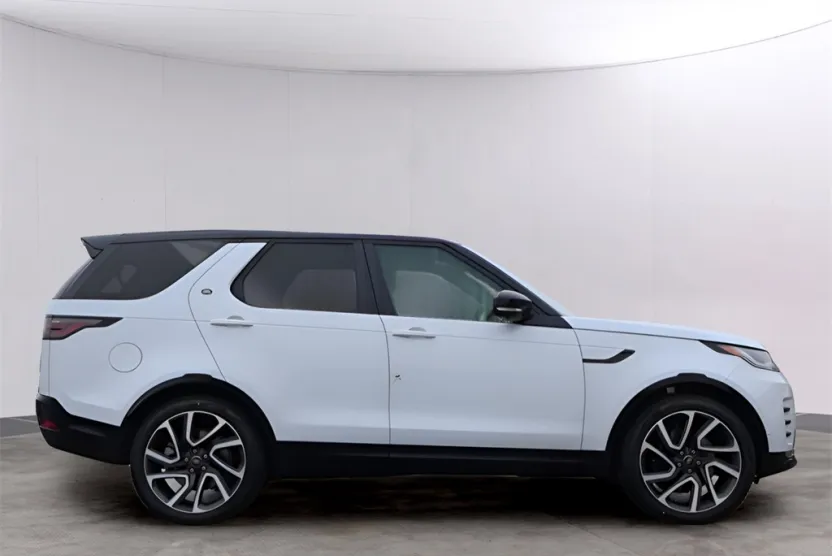 2025 Land Rover Discovery SE photo 1