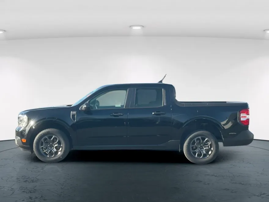 2024 Ford Maverick XLT photo 1