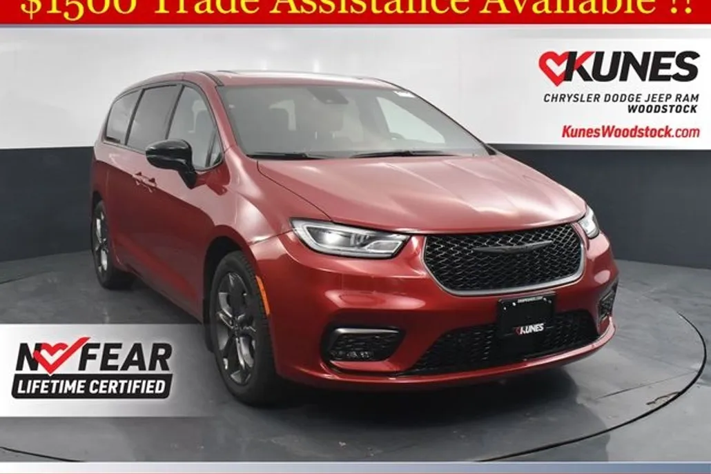 2026 Chrysler Pacifica photo 1