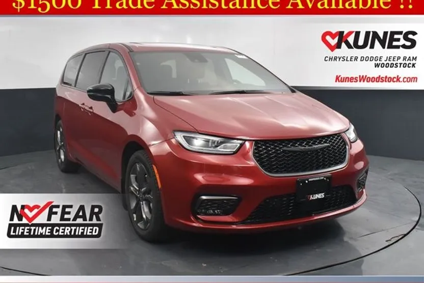 2026 Chrysler Pacifica photo 1