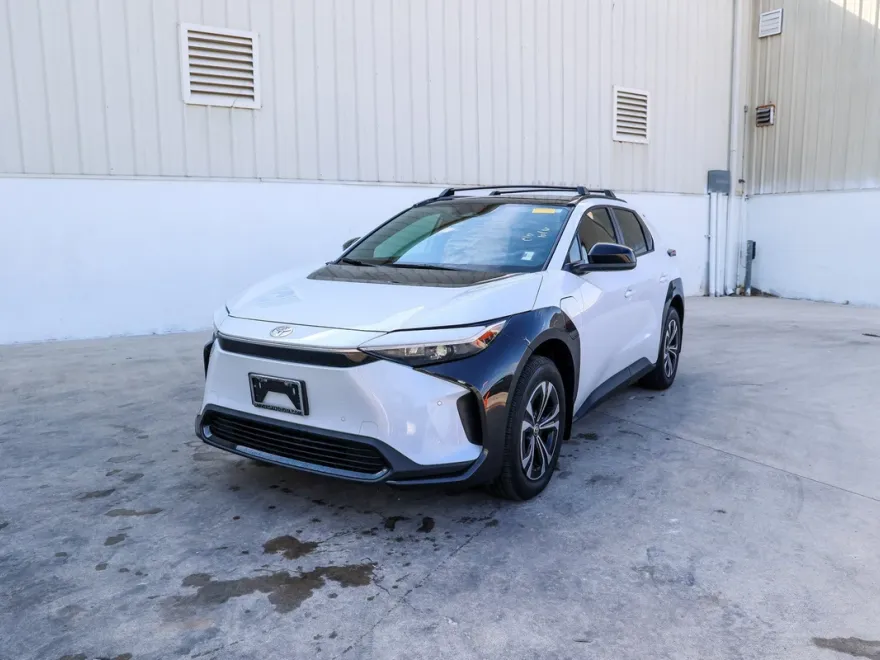 2024 Toyota bZ4X XLE photo 1