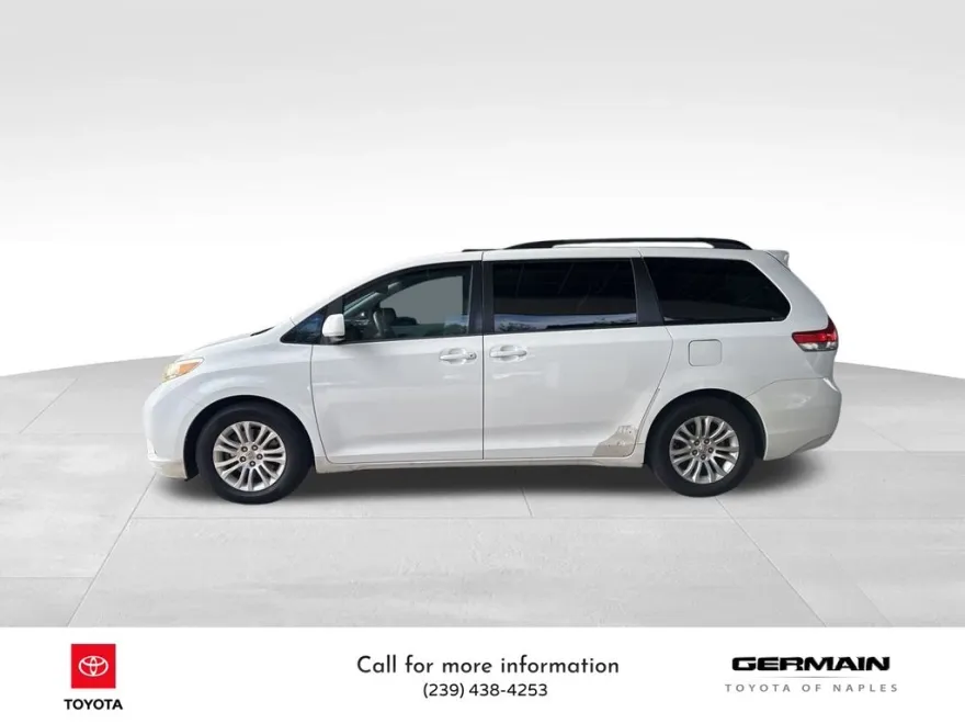 2014 Toyota Sienna XLE photo 2