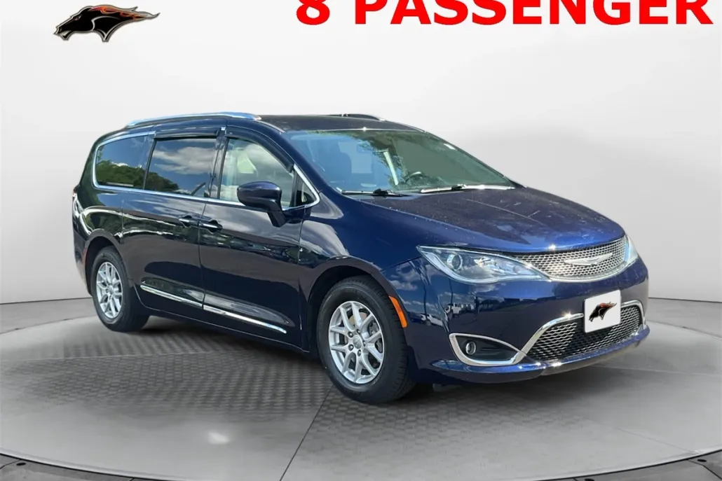 2020 Chrysler Pacifica Touring L photo 1