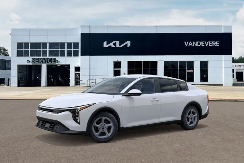 2025 Kia K4 LX photo 1