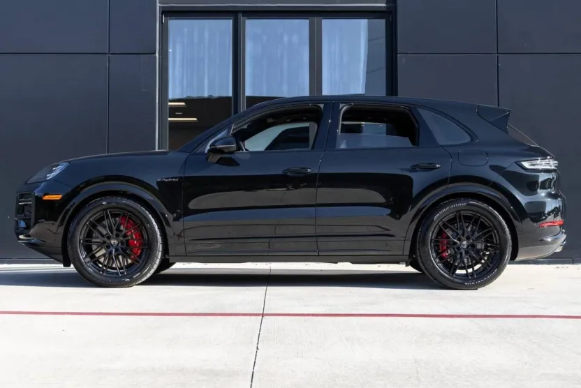 2026 Porsche Cayenne Turbo E-Hybrid photo 1