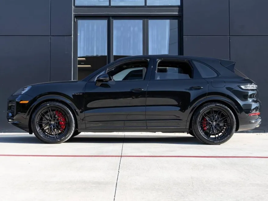 2026 Porsche Cayenne Turbo E-Hybrid photo 1