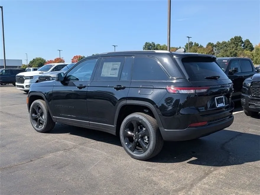 2025 Jeep Grand Cherokee Limited photo 1