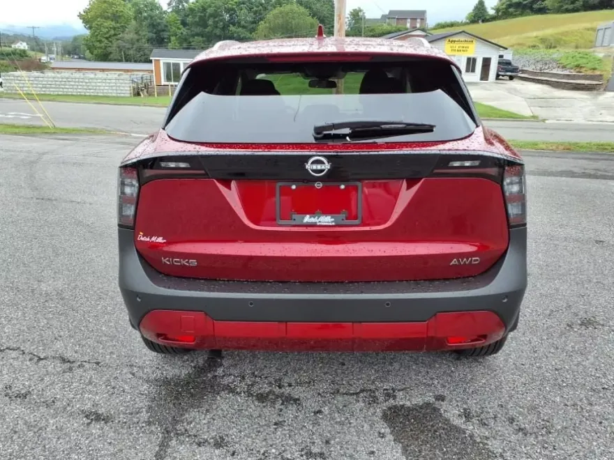 2025 Nissan Kicks SV photo 1