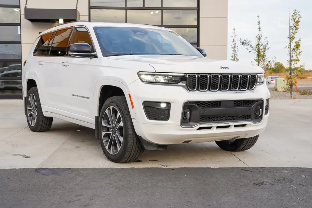 2022 Jeep Grand Cherokee Overland photo 1