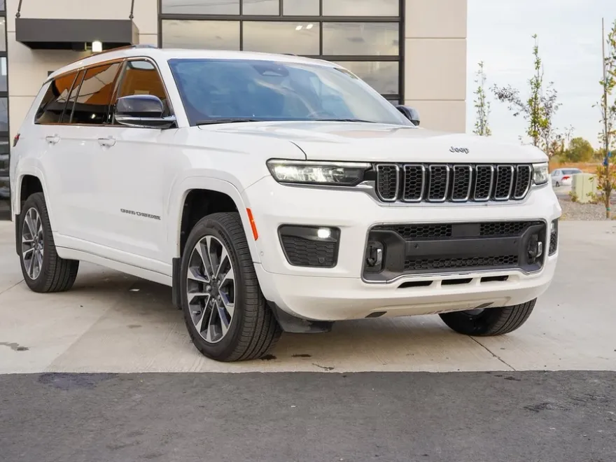 2022 Jeep Grand Cherokee Overland photo 1