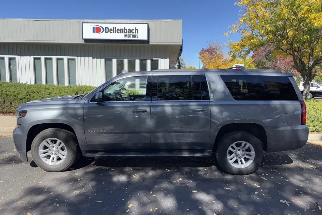 2018 Chevrolet Suburban LT photo 1