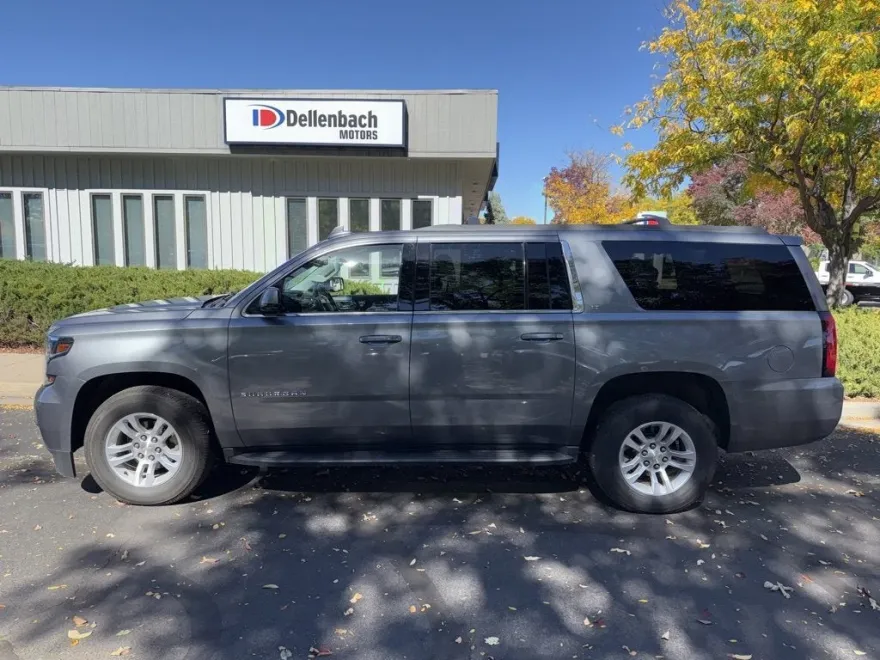 2018 Chevrolet Suburban LT photo 1