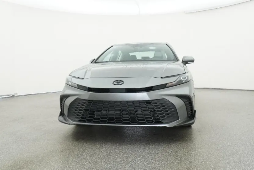 2026 Toyota Camry SE photo 1