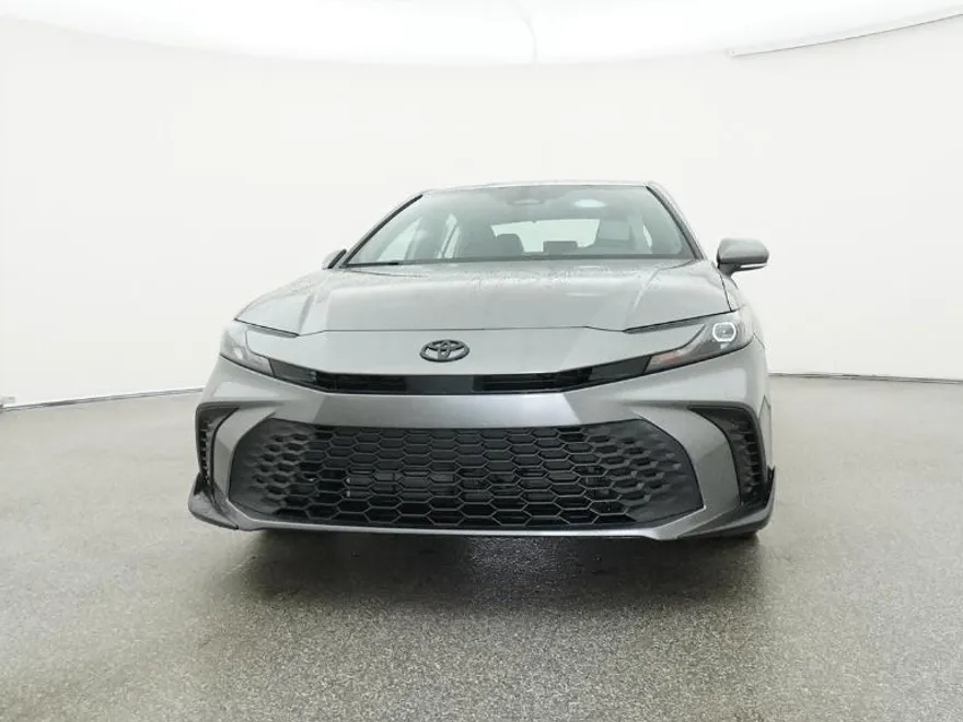 2026 Toyota Camry SE photo 1