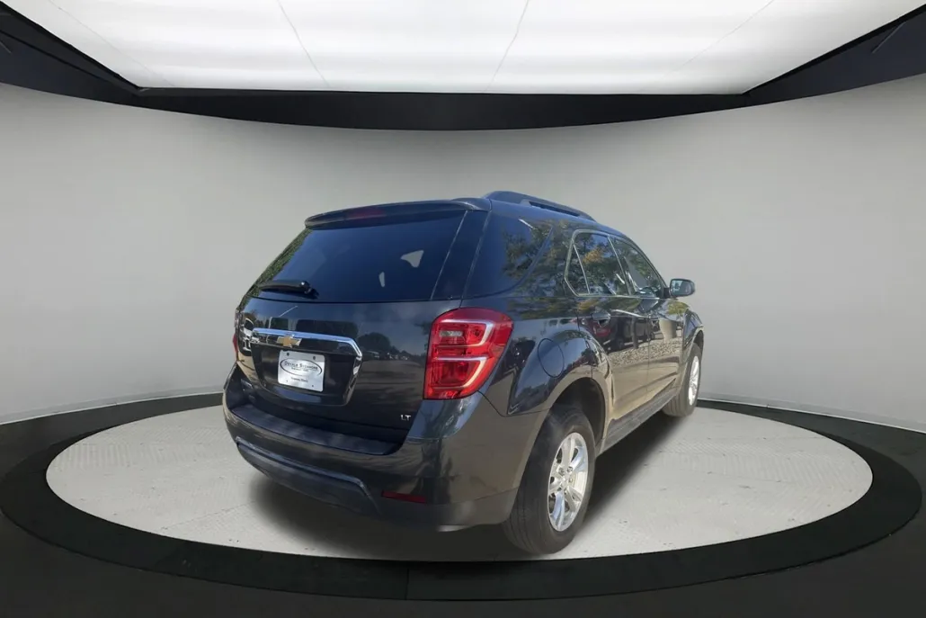 2017 Chevrolet Equinox LT photo 1