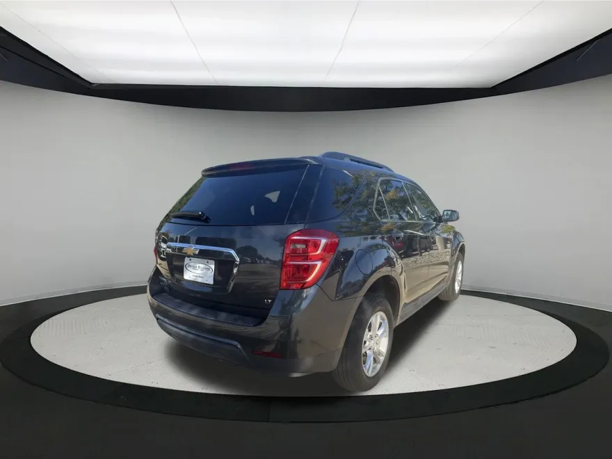 2017 Chevrolet Equinox LT photo 1
