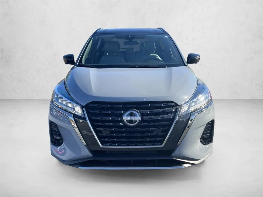 2024 Nissan Kicks SR photo 1