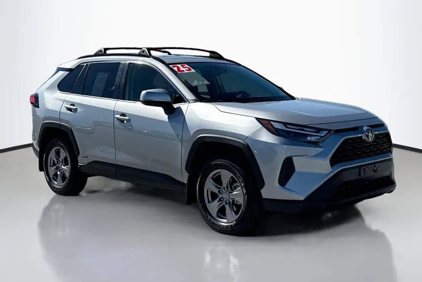 2025 Toyota RAV4 Hybrid LE photo 1