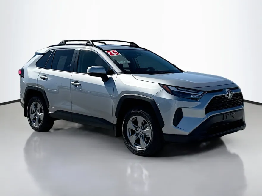 2025 Toyota RAV4 Hybrid LE photo 1