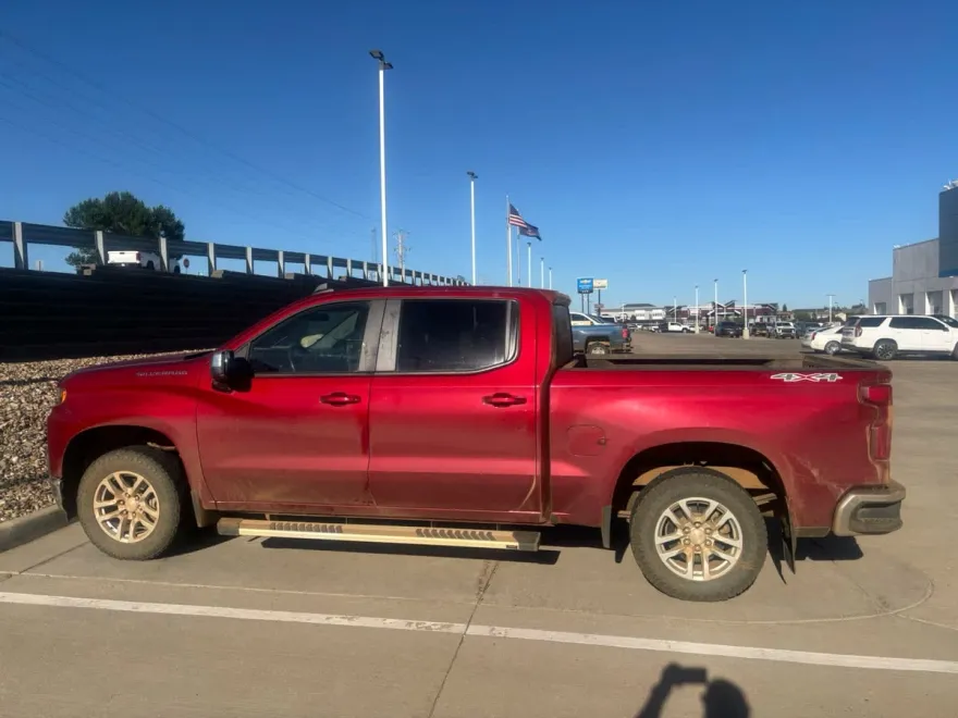 2021 Chevrolet Silverado 1500 LT photo 1