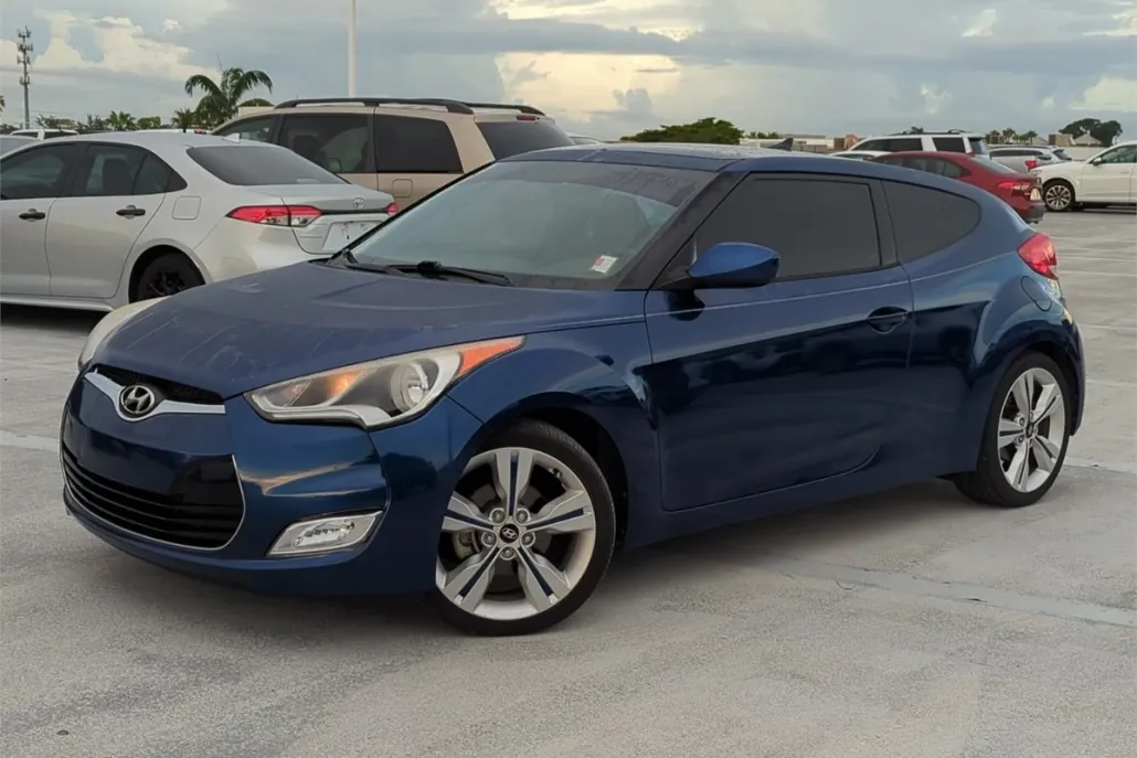 2017 Hyundai Veloster Value Edition photo 1