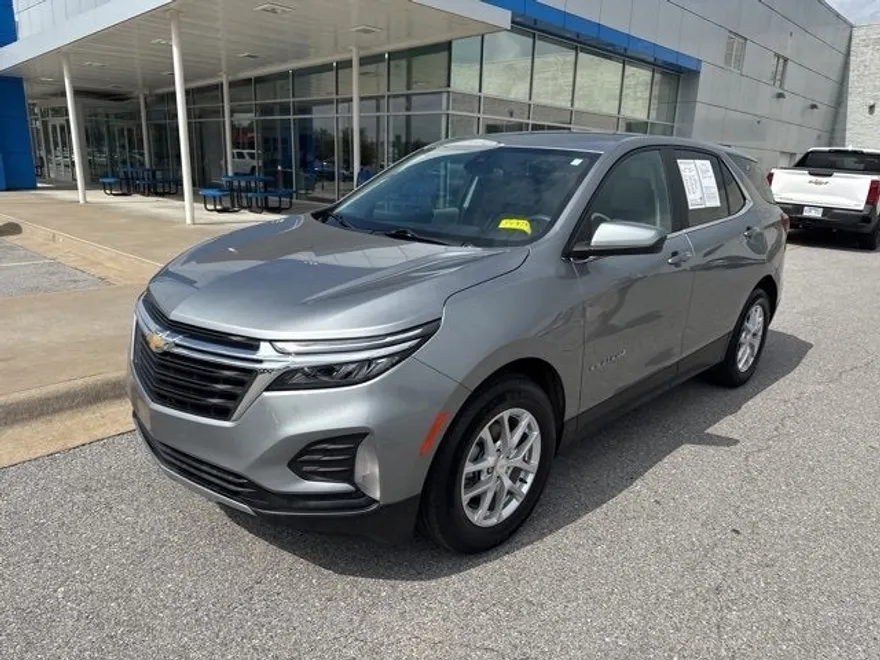 2023 Chevrolet Equinox LT photo 1