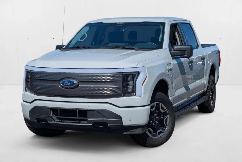 2023 Ford F-150 Lightning XLT photo 1
