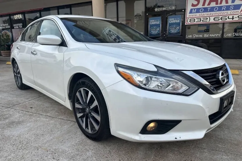 2016 Nissan Altima photo 1