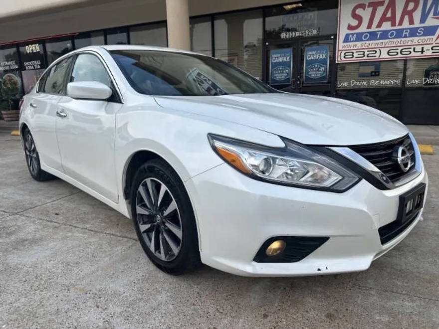 2016 Nissan Altima photo 1