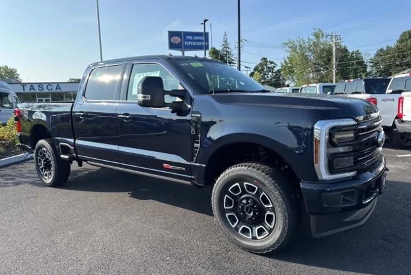 2025 Ford F-350 Platinum photo 1