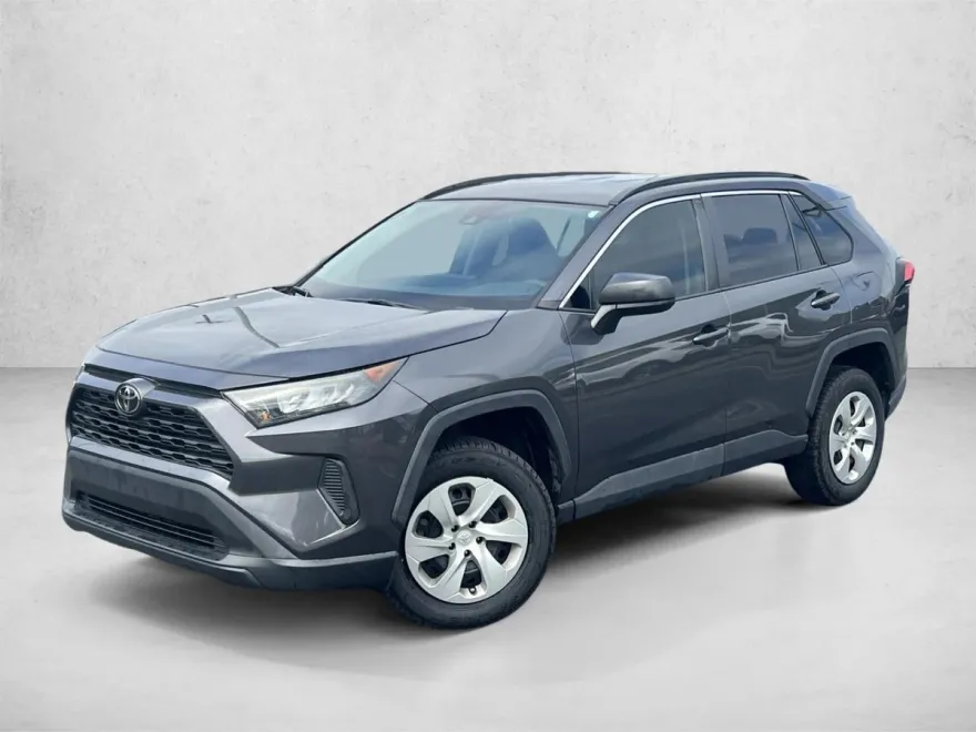 2019 Toyota RAV4 LE photo 1