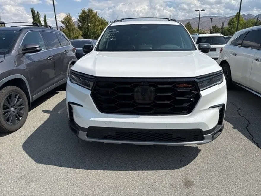 2023 Honda Pilot TrailSport photo 1