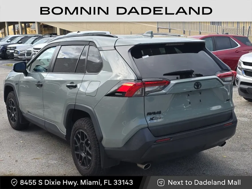 2021 Toyota RAV4 XLE photo 1