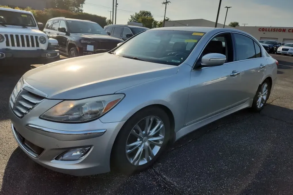 2012 Hyundai Genesis 3.8 photo 1