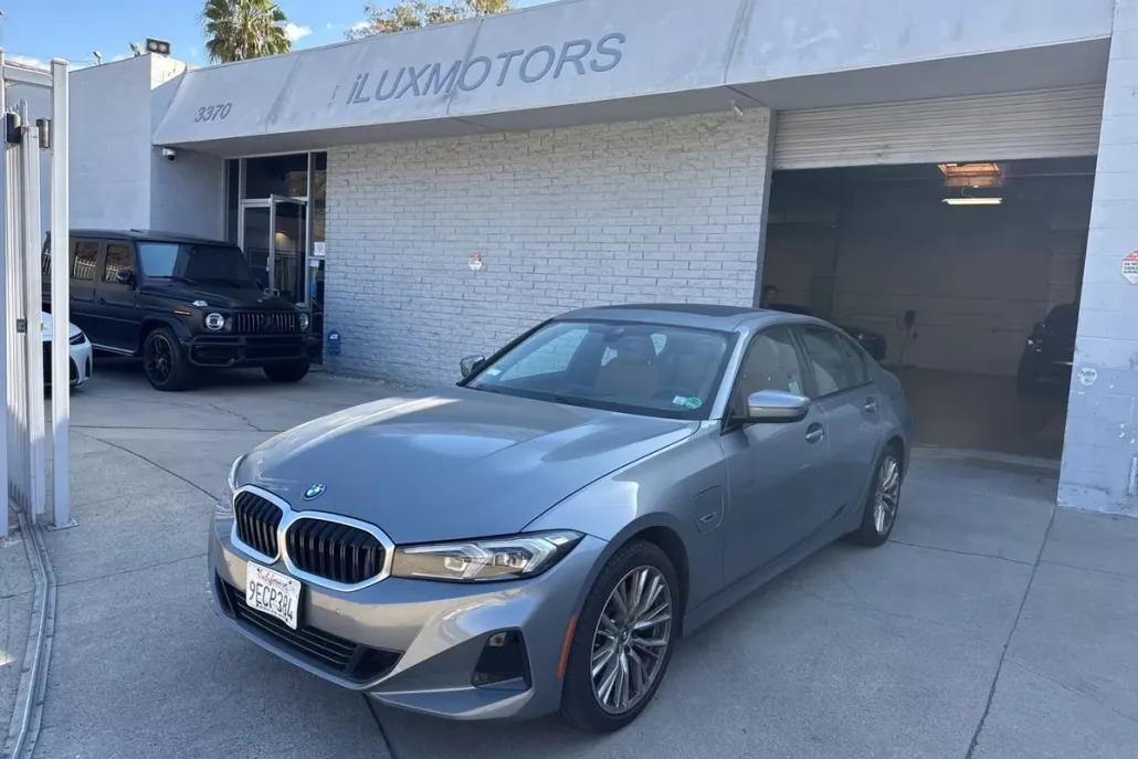 2023 Bmw 330e photo 1