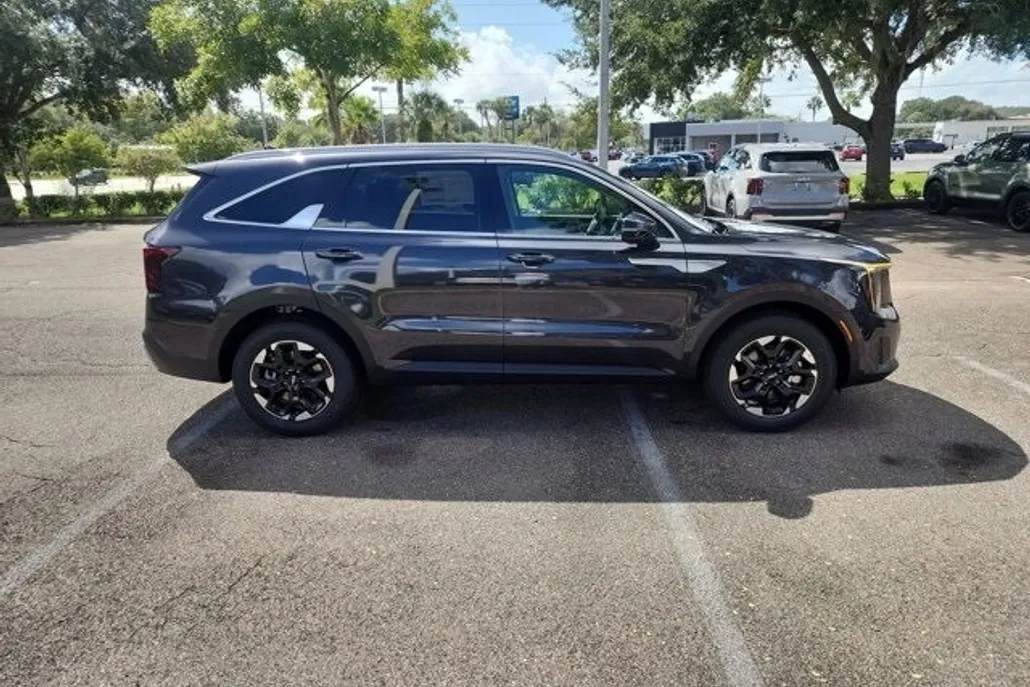 2026 Kia Sorento S photo 1