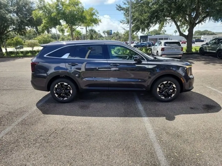 2026 Kia Sorento S photo 1