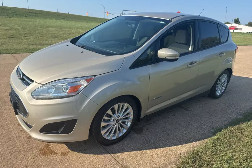 2017 Ford C-Max Hybrid SE photo 1