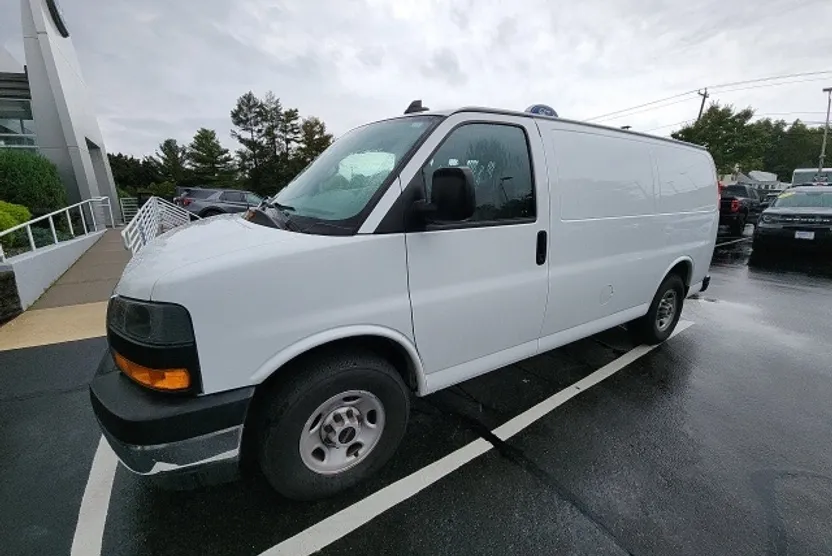 2023 Gmc Savana 2500 Cargo photo 1
