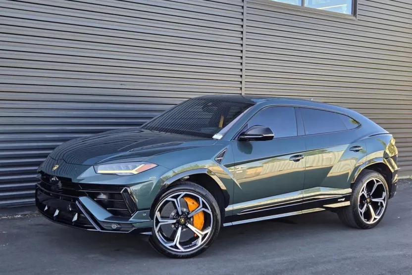 2024 Lamborghini Urus S photo 1