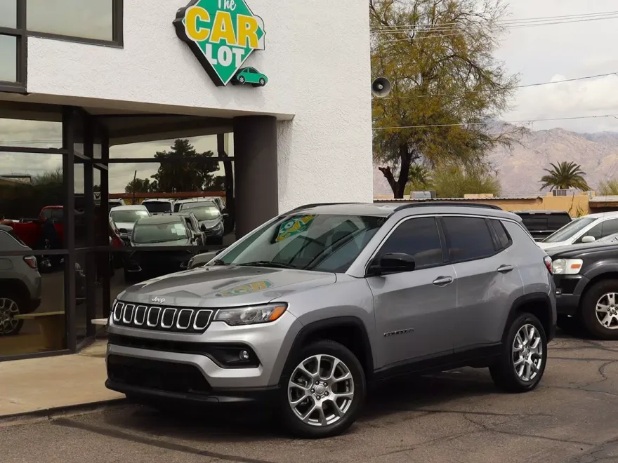 2022 Jeep Compass Latitude Lux photo 1