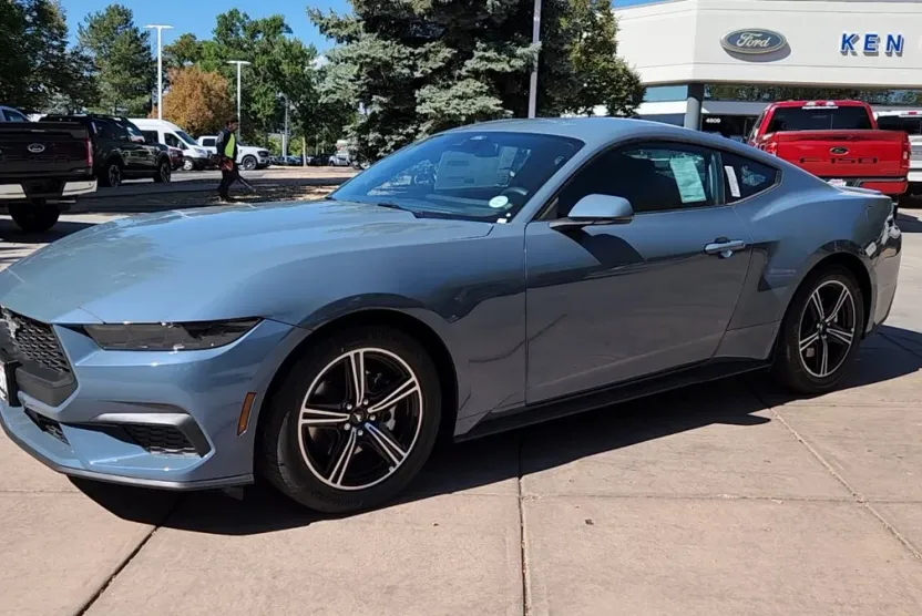 2025 Ford Mustang EcoBoost Premium photo 1