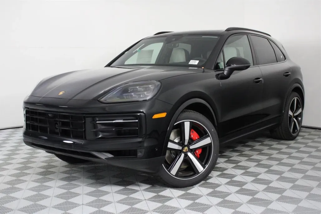 2025 Porsche Cayenne S photo 1