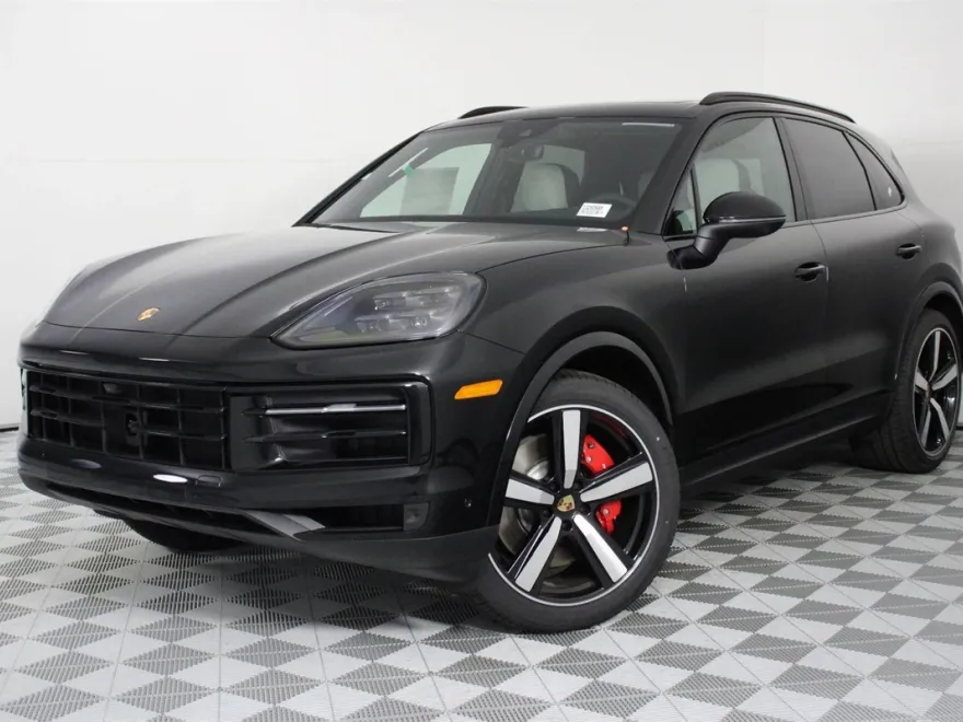 2025 Porsche Cayenne S photo 1