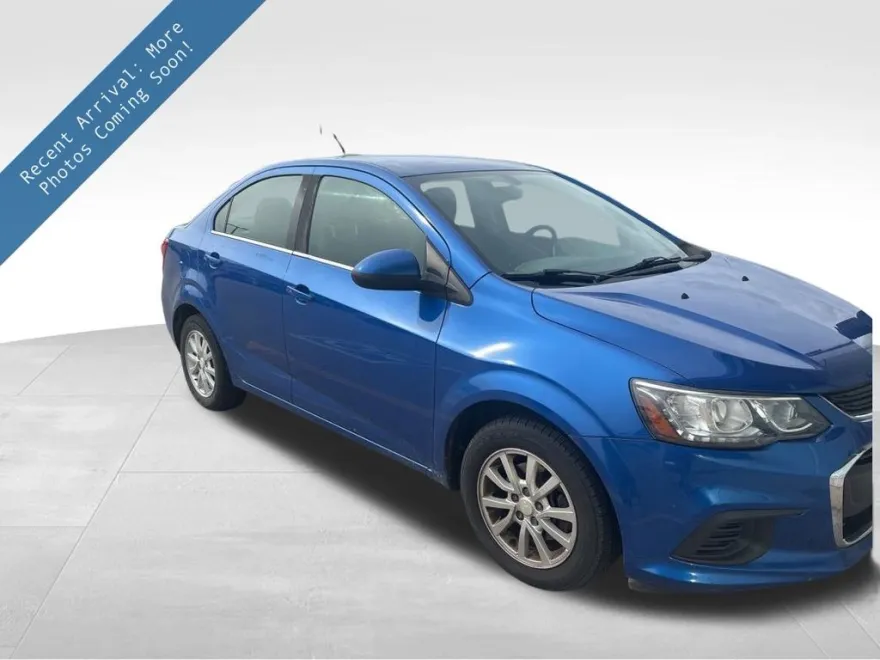 2017 Chevrolet Sonic LT photo 1
