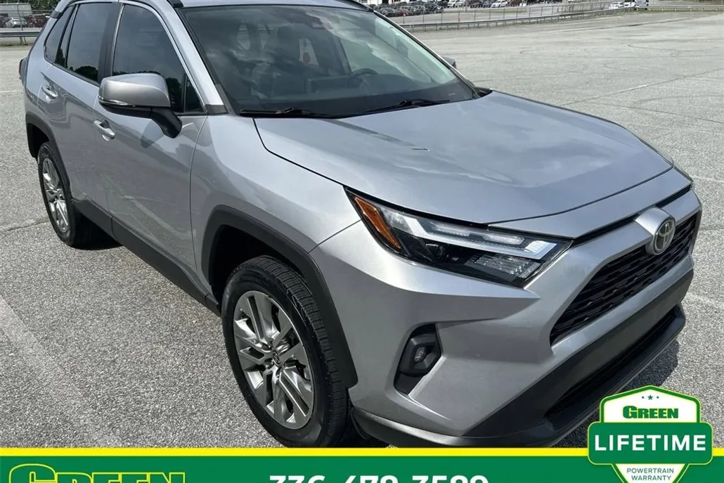 2022 Toyota RAV4 XLE Premium photo 1