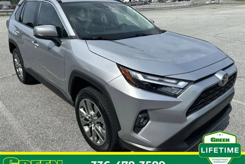 2022 Toyota RAV4 XLE Premium photo 1