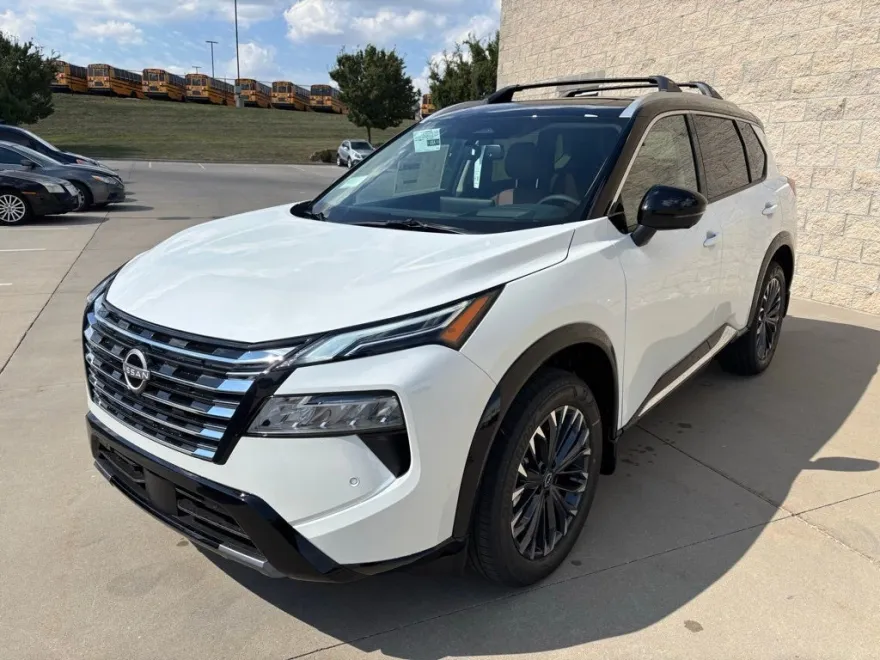 2026 Nissan Rogue Platinum photo 1