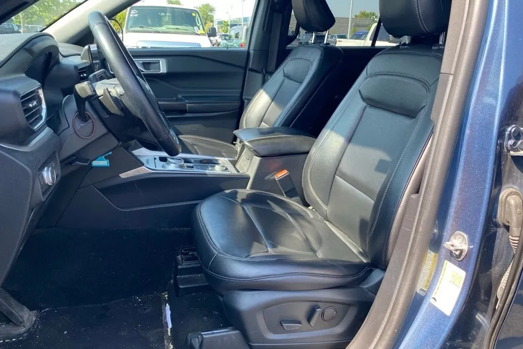 2020 Ford Explorer XLT photo 1